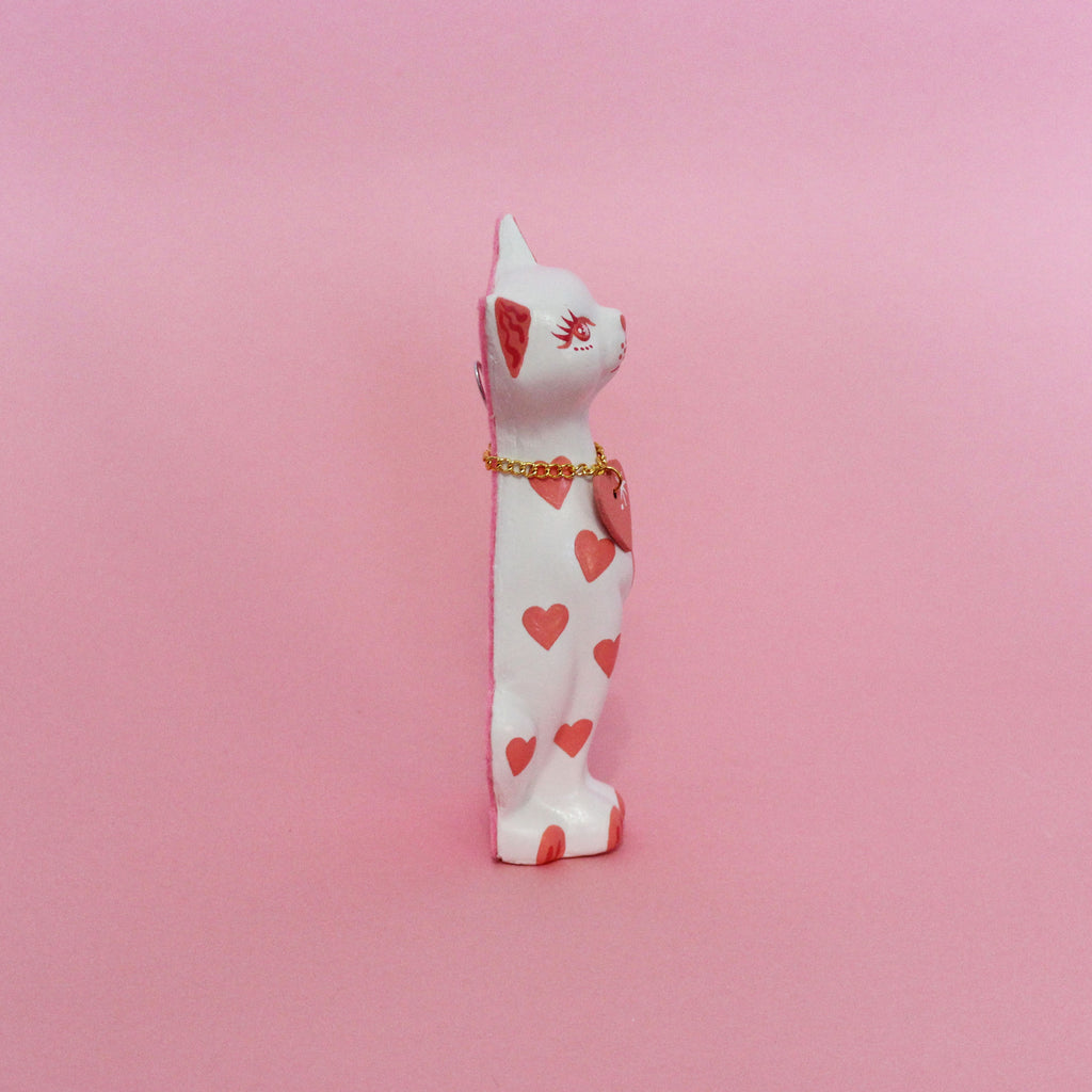 Valentines Kitschy Kitten Wall Hanging, White With Pink Hearts