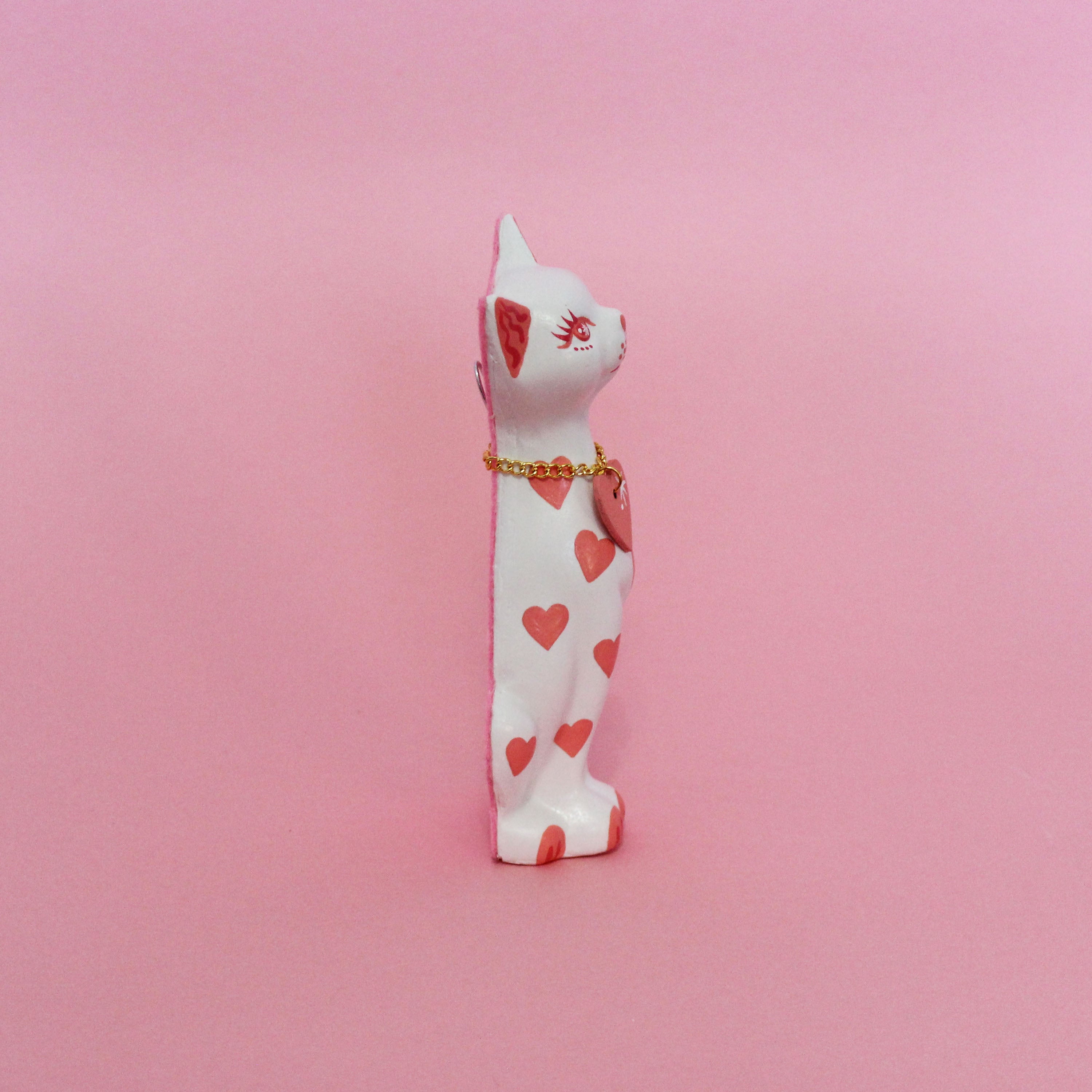 Valentines Kitschy Kitten Wall Hanging, White With Pink Hearts
