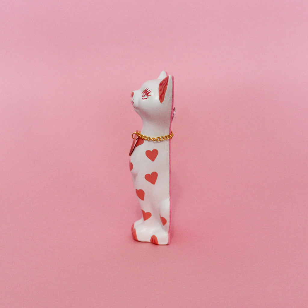 Valentines Kitschy Kitten Wall Hanging, White With Pink Hearts
