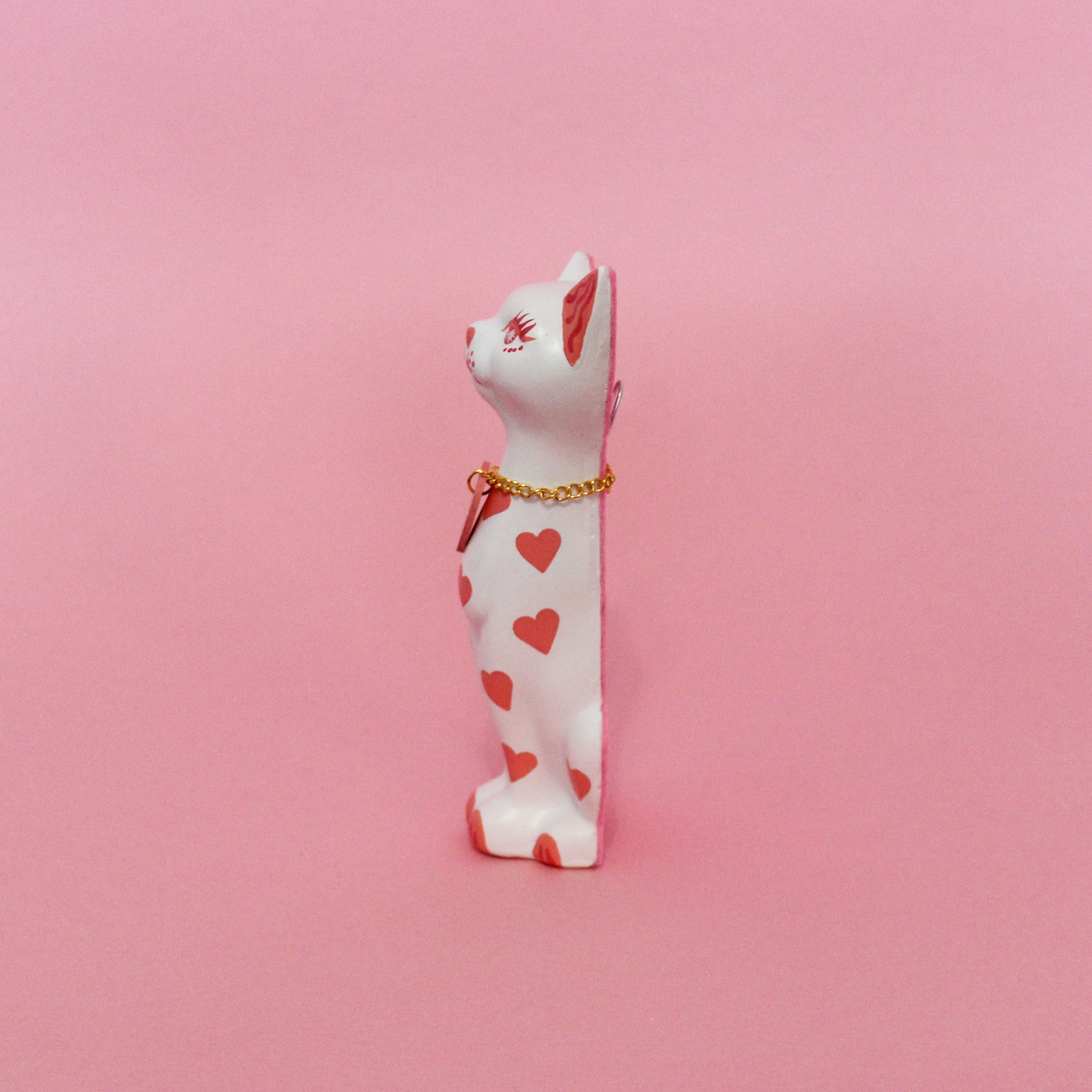 Valentines Kitschy Kitten Wall Hanging, White With Pink Hearts