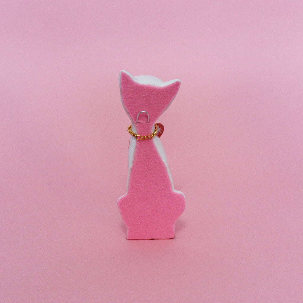 Valentines Kitschy Kitten Wall Hanging, White With Pink Hearts