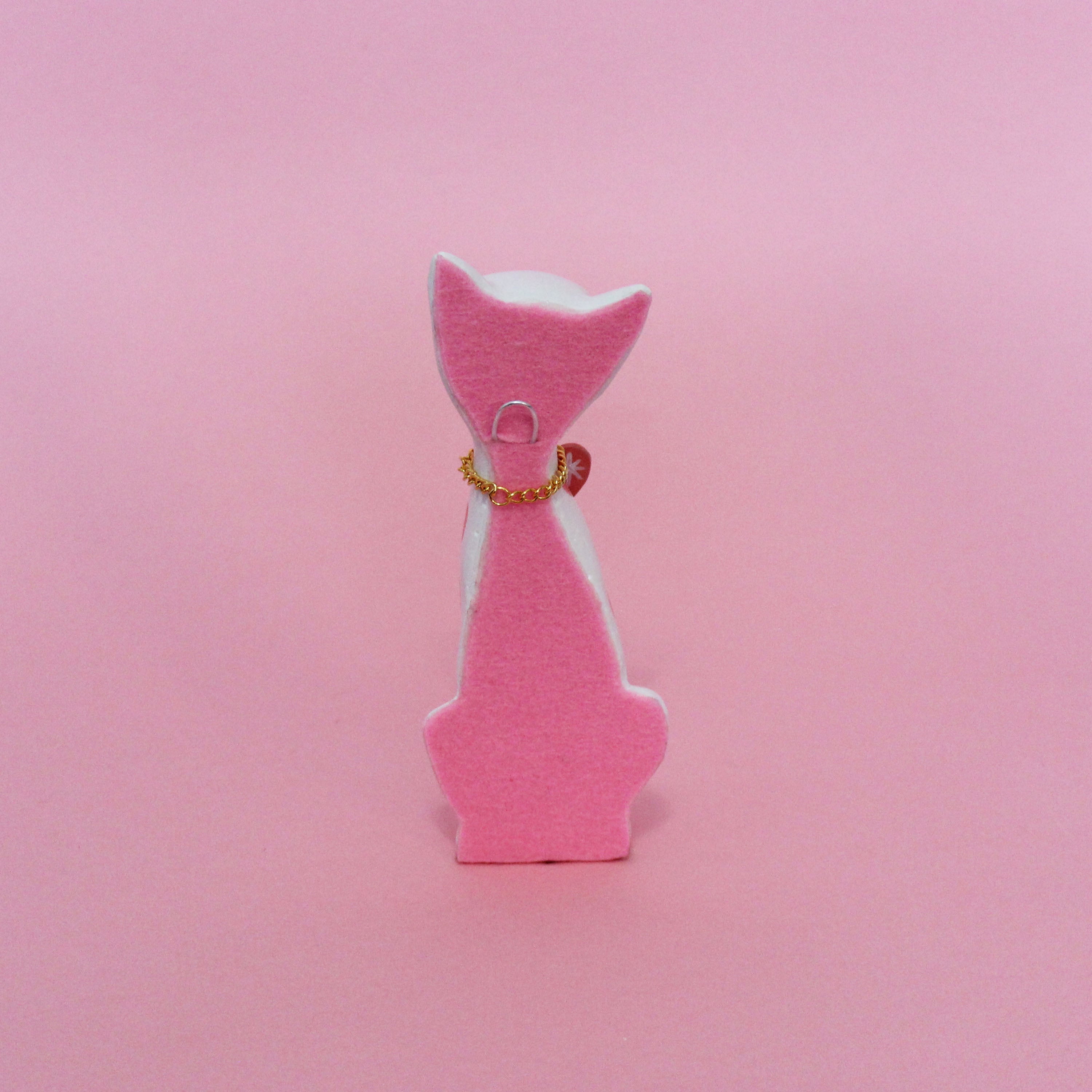 Valentines Kitschy Kitten Wall Hanging, White With Pink Hearts