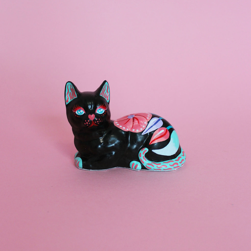 Small Loaf Kitschy Cat in Black