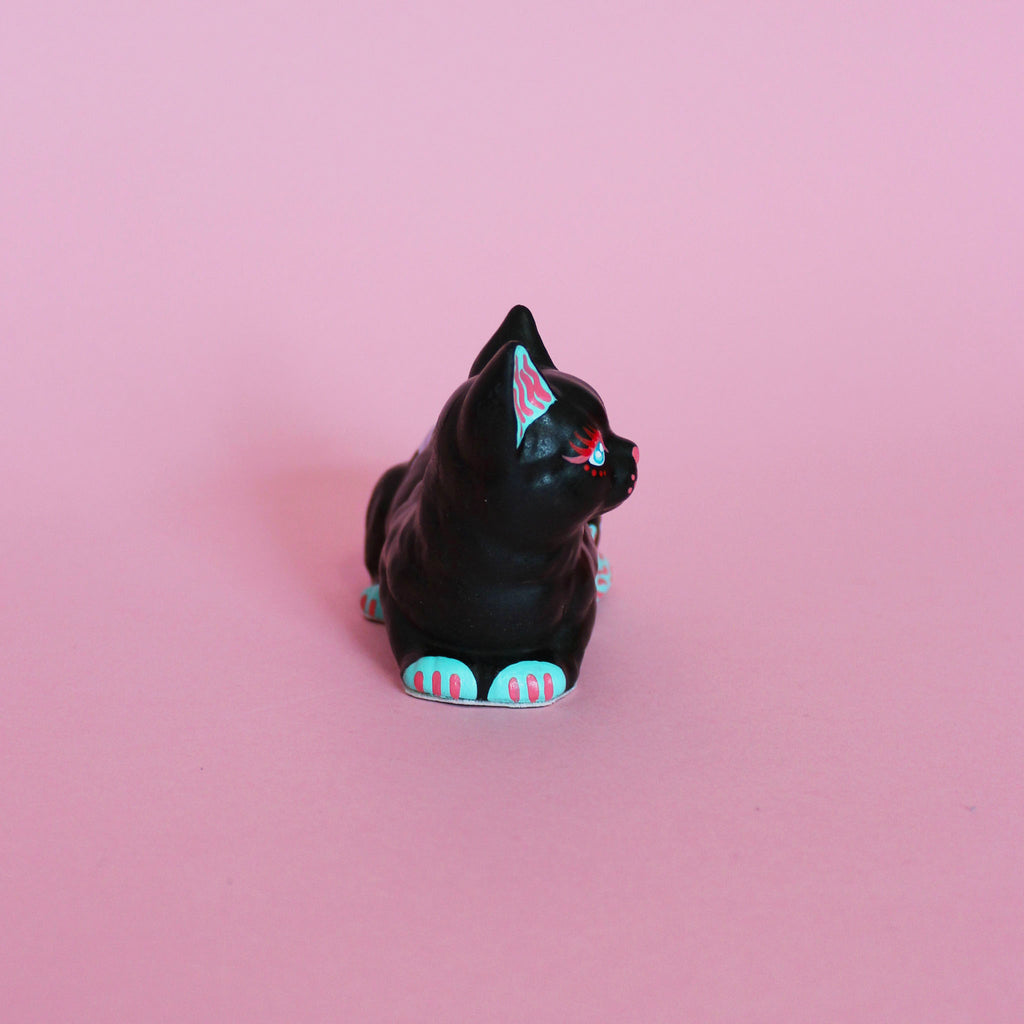 Small Loaf Kitschy Cat in Black