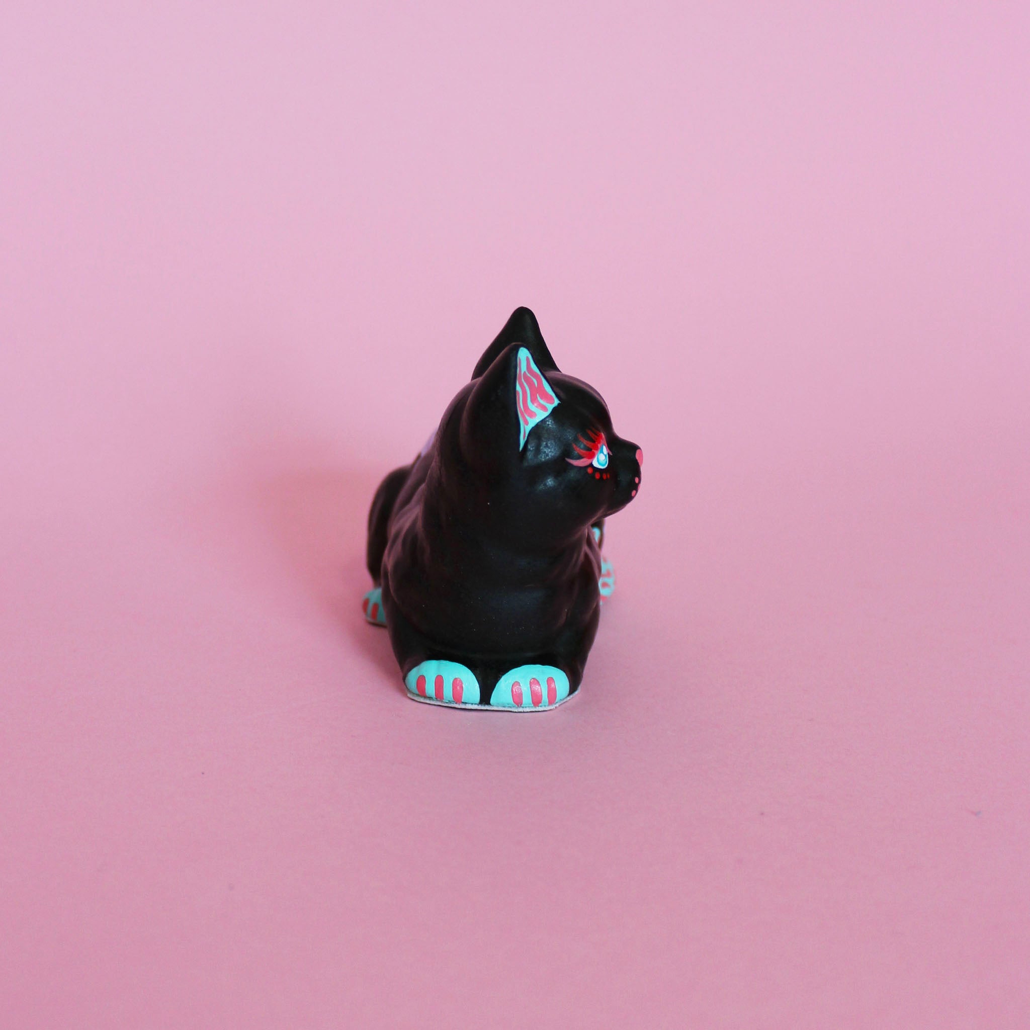 Small Loaf Kitschy Cat in Black