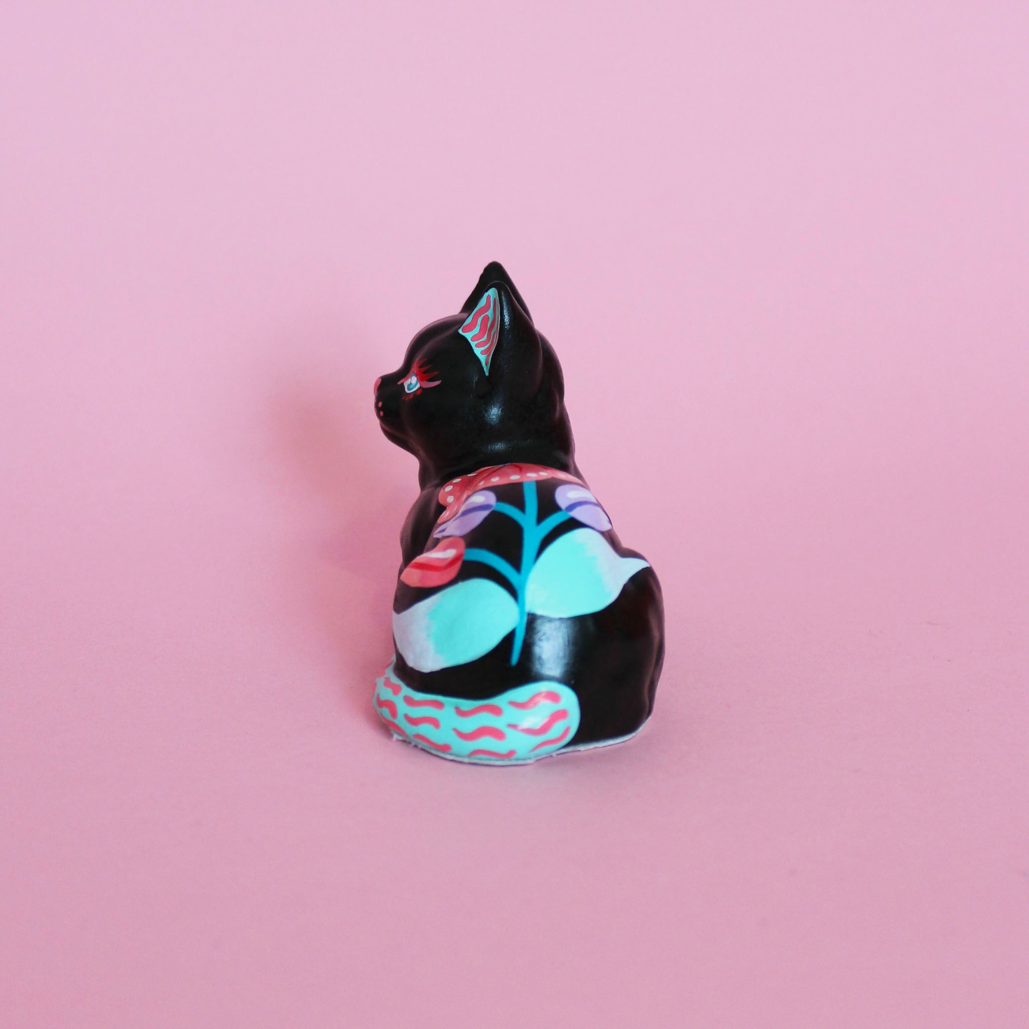 Small Loaf Kitschy Cat in Black