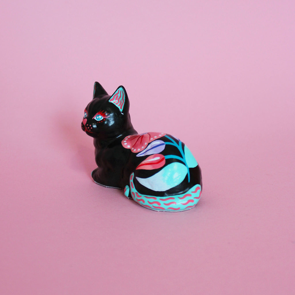 Small Loaf Kitschy Cat in Black