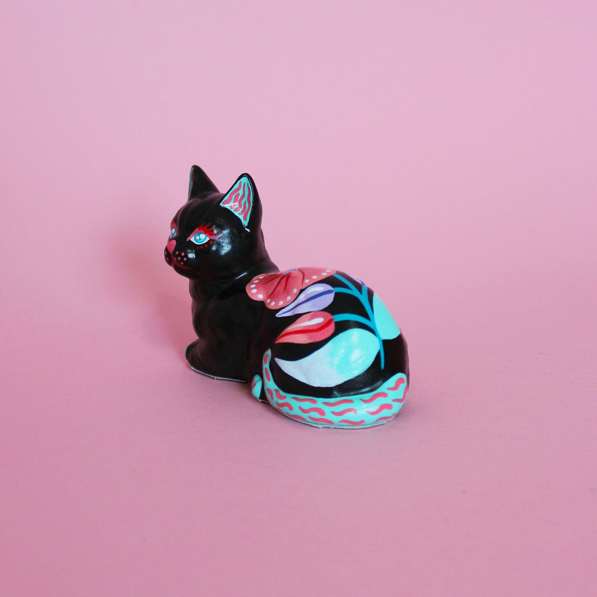 Small Loaf Kitschy Cat in Black