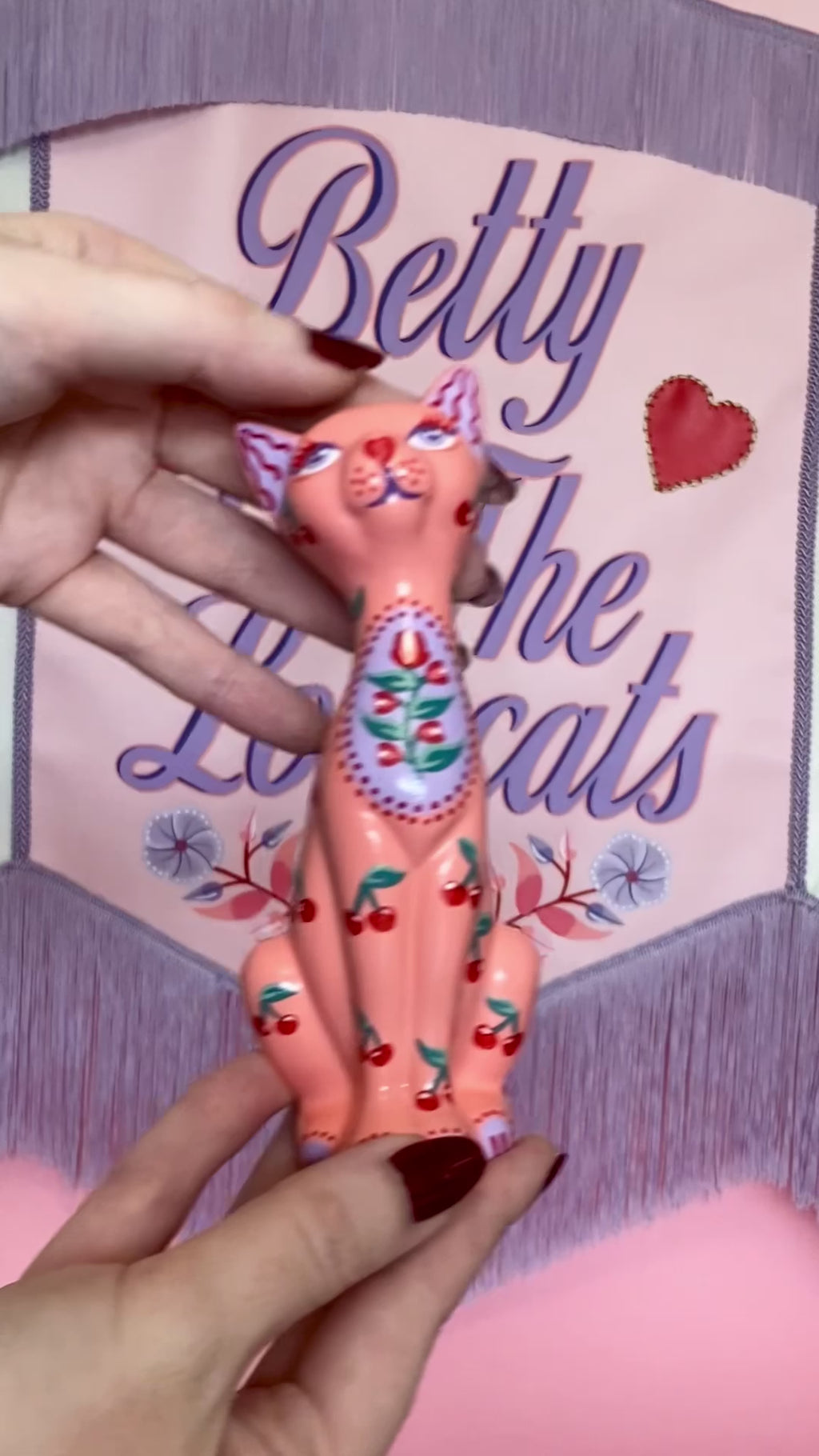 Kitschy Kitten Wall Hanging
