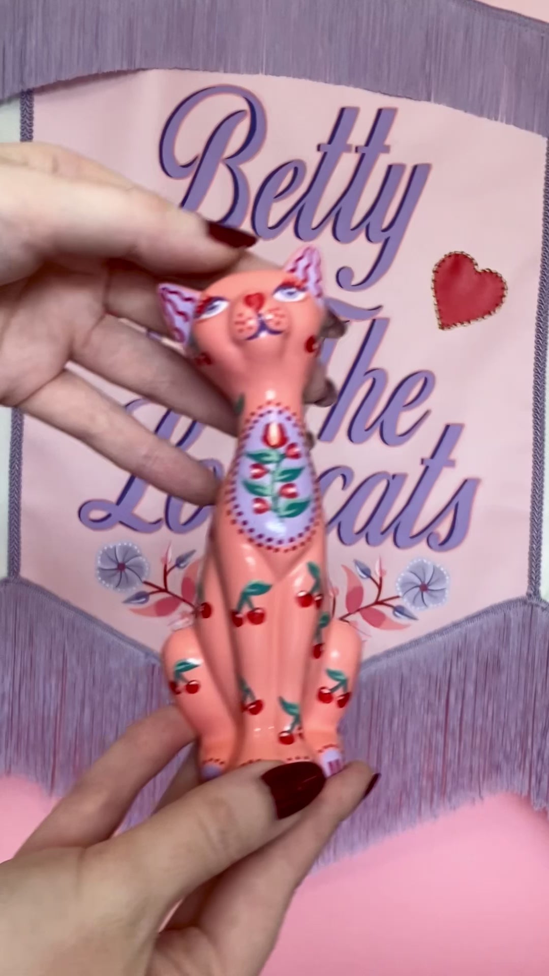 Kitschy Kitten Wall Hanging